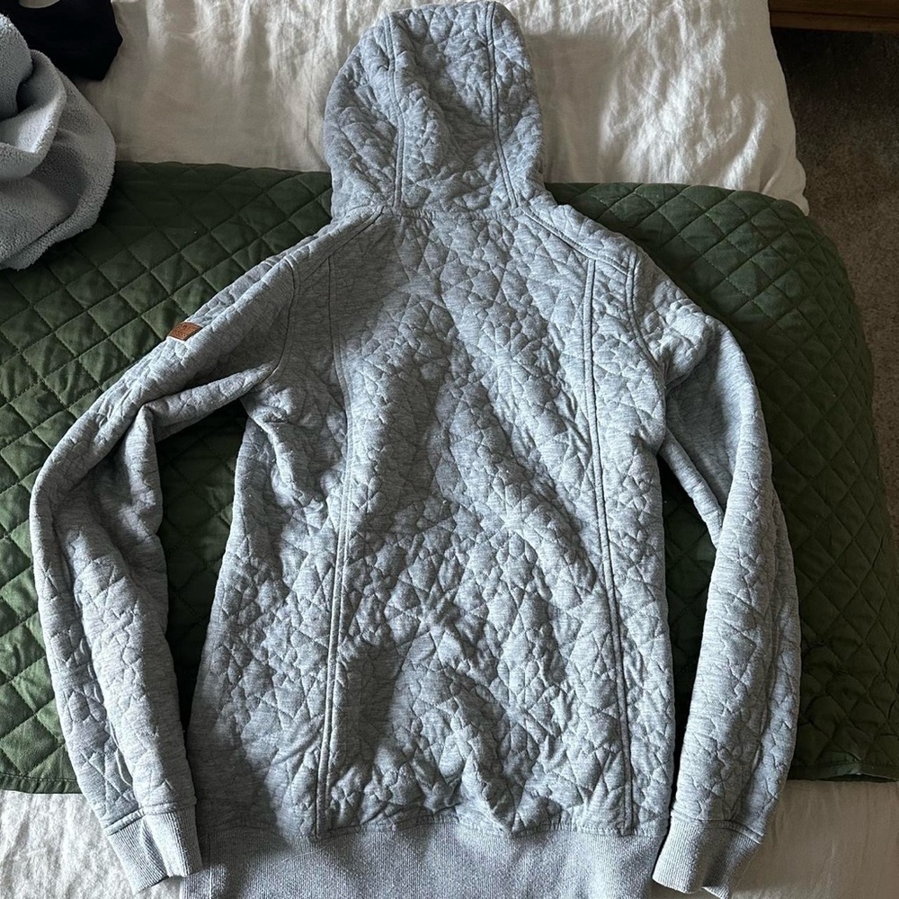 Roxy light grey "Aspen Snowmass" embroidered on the sleeve as pictured - Picture 5 of 6